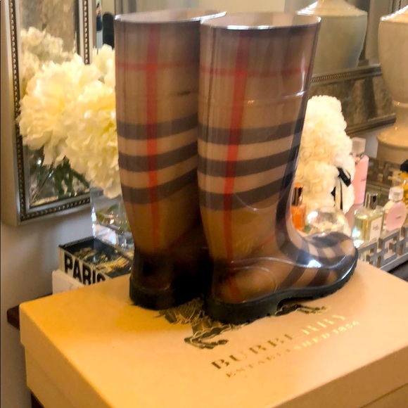 Burberry rain boots - Picture 3 of 5